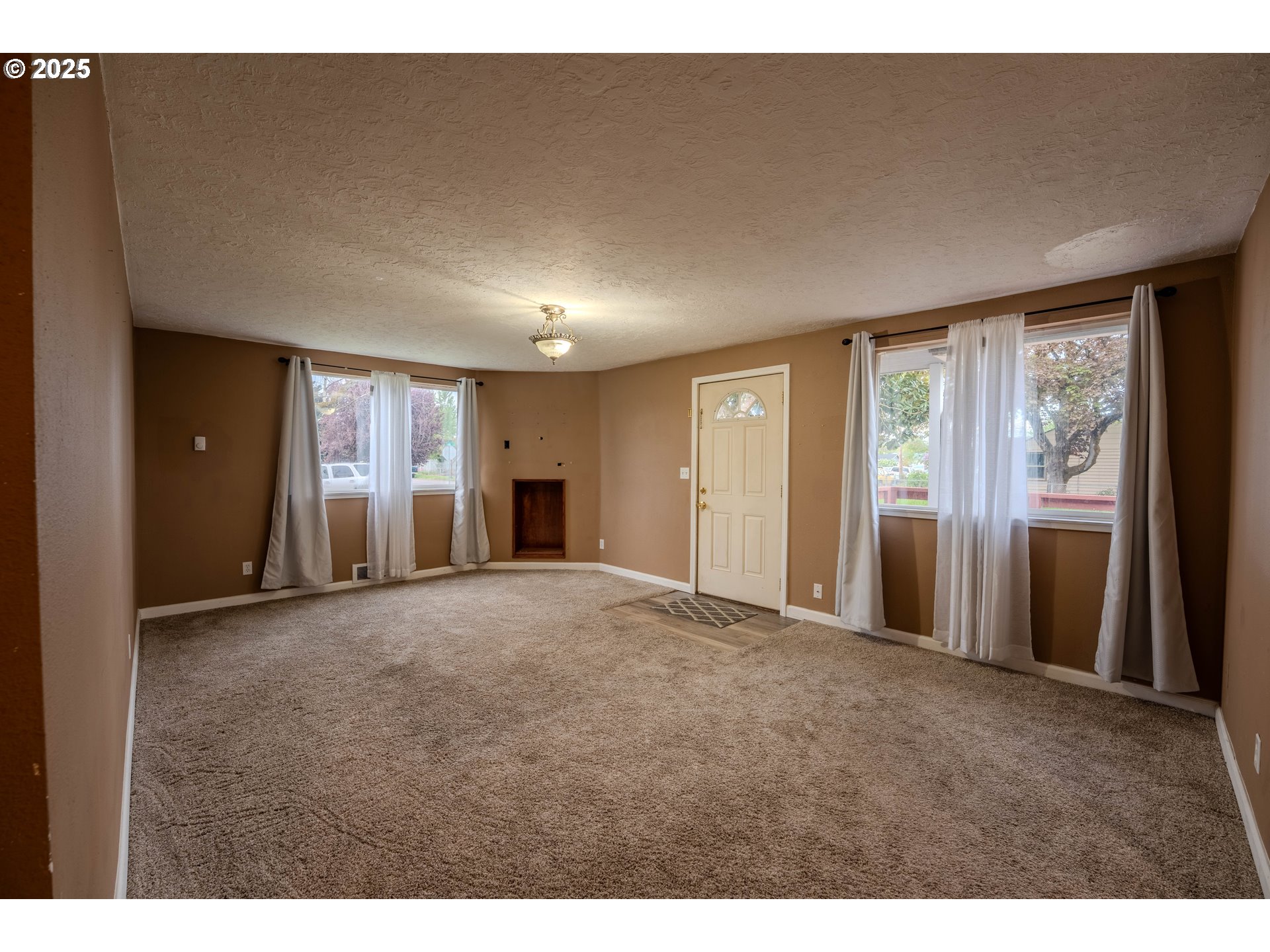 990 24th Street Southeast Salem, OR 97301 - Photo 8 of 21