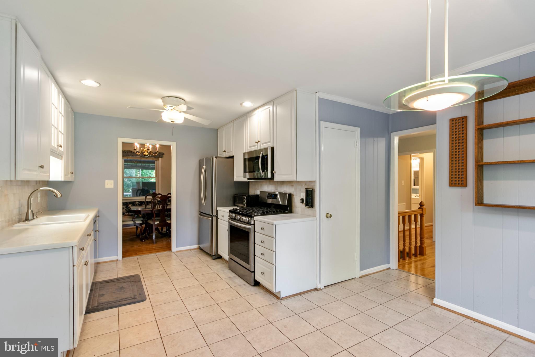 2209 Coffeewood Court Silver Spring, MD 20906 - Photo 8 of 40 open area with eat-in Breakfast area