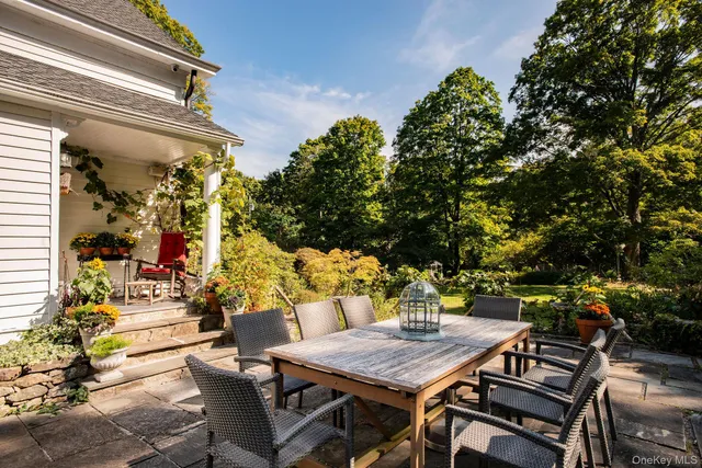 a view of a dinning tables and chairs in a patio