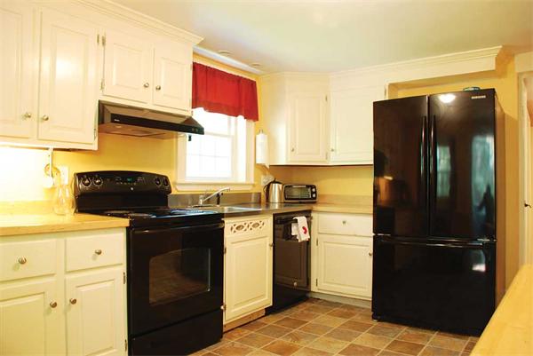 33 Riverhurst Road Billerica, MA 01821 - Photo 8 of 16 Gallery Image 8