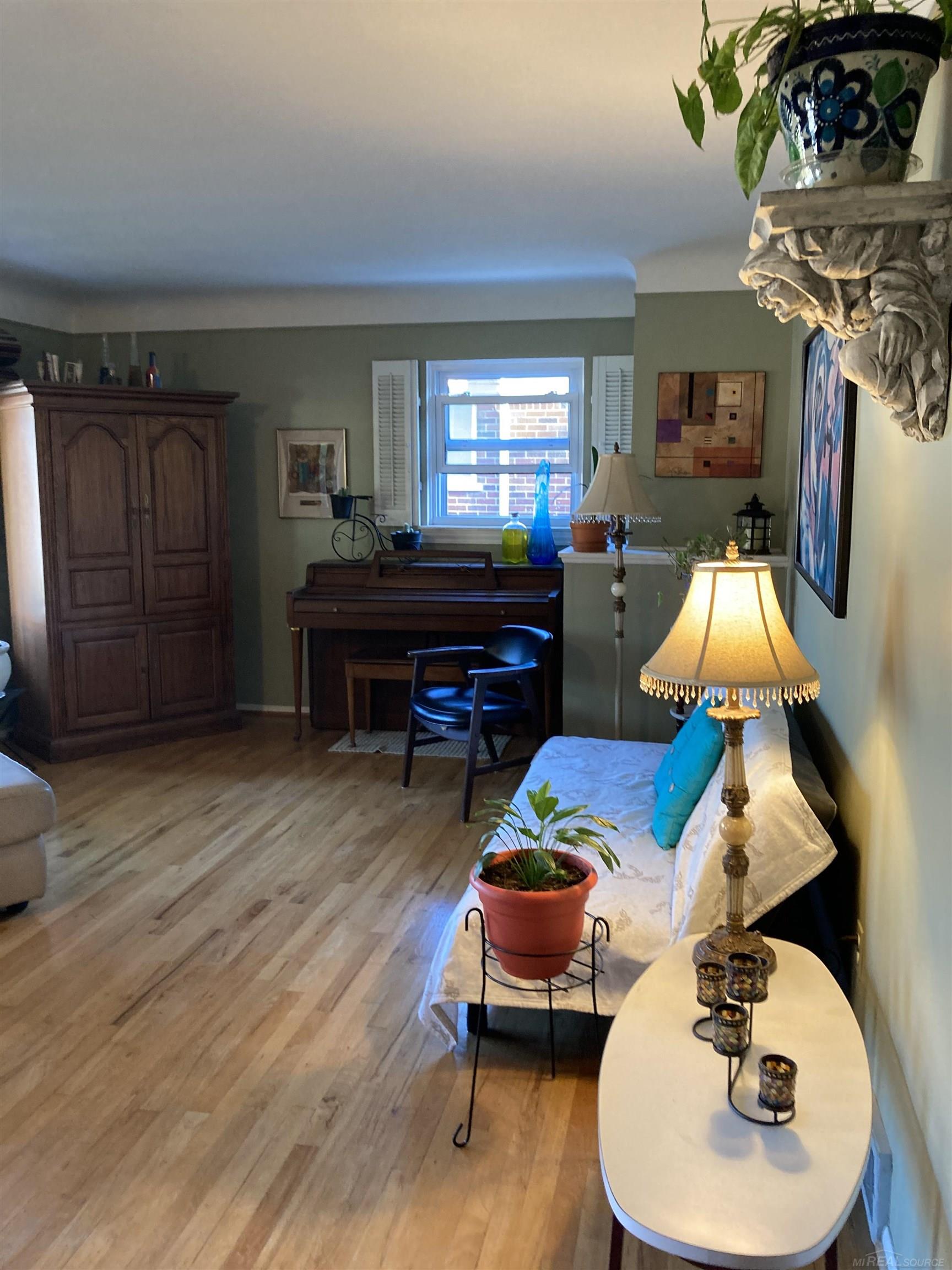 25839 Cunningham Avenue Warren, MI 48091 - Photo 5 of 42 50086262-4.JPG