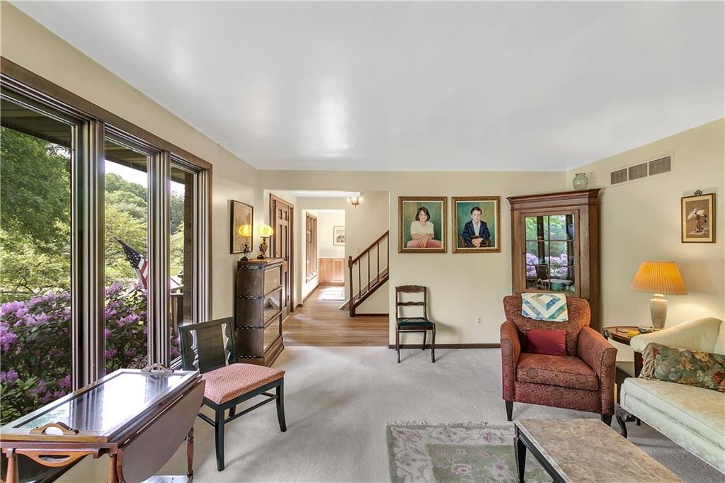 113 Walnut Ridge Drive Pittsburgh, PA 15238 - Photo 3 of 25 Gallery Image 3