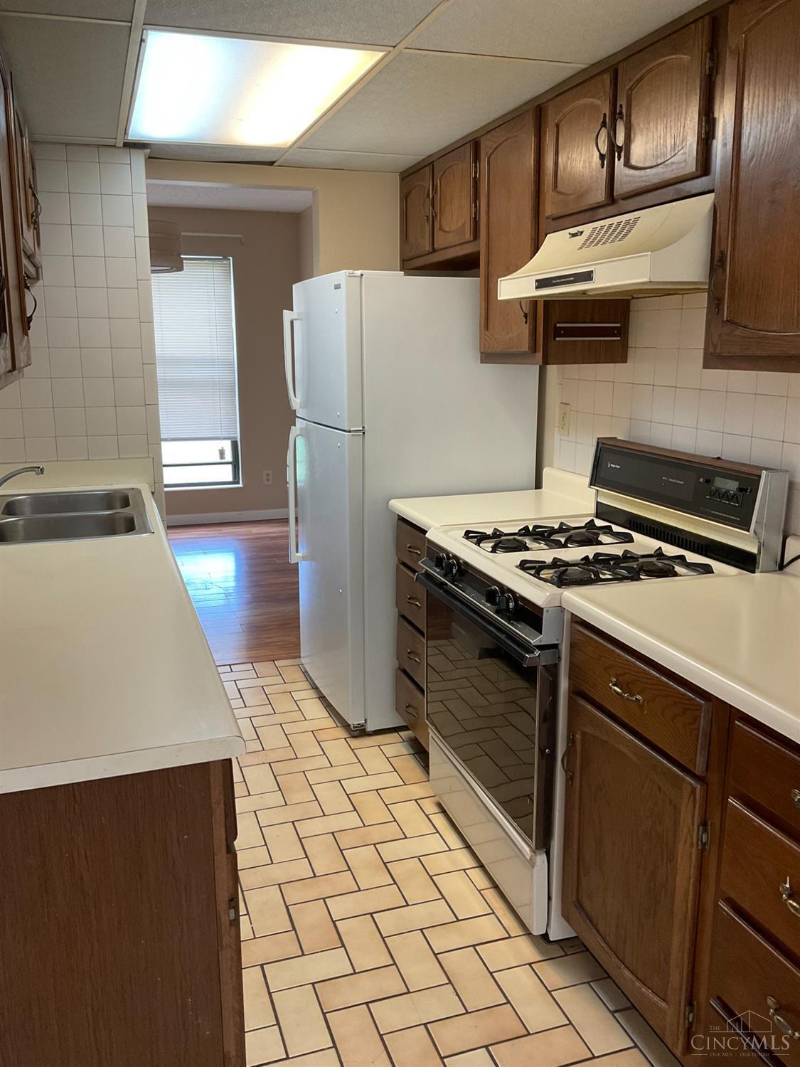 3313 North Bend Road, Unit E Cincinnati, OH 45239 - Photo 4 of 21