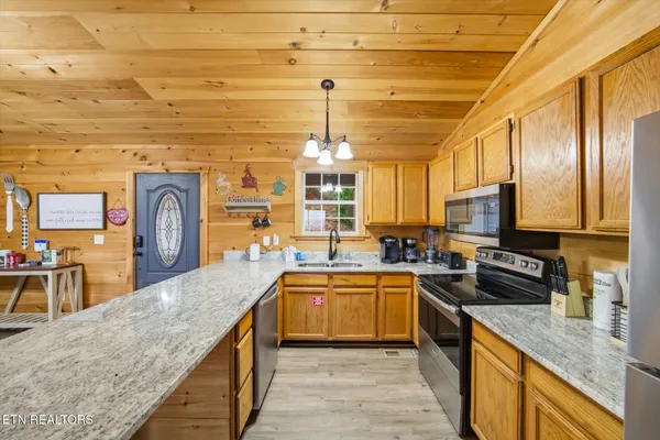 $975,000 | 2037 McCarter Drive, Sevierville, TN 37862