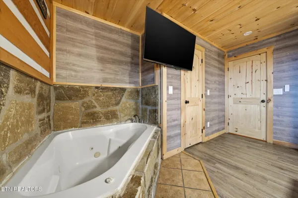 $975,000 | 2037 McCarter Drive, Sevierville, TN 37862