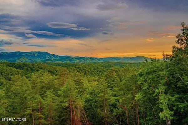$975,000 | 2037 McCarter Drive, Sevierville, TN 37862