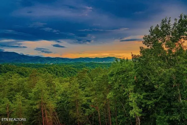 $975,000 | 2037 McCarter Drive, Sevierville, TN 37862
