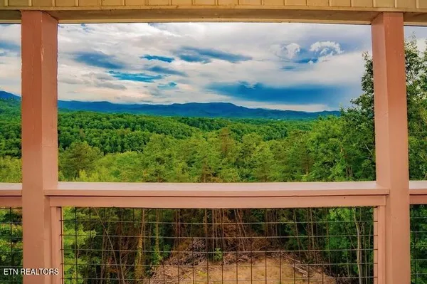 $975,000 | 2037 McCarter Drive, Sevierville, TN 37862