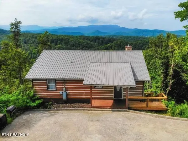 $975,000 | 2037 McCarter Drive, Sevierville, TN 37862