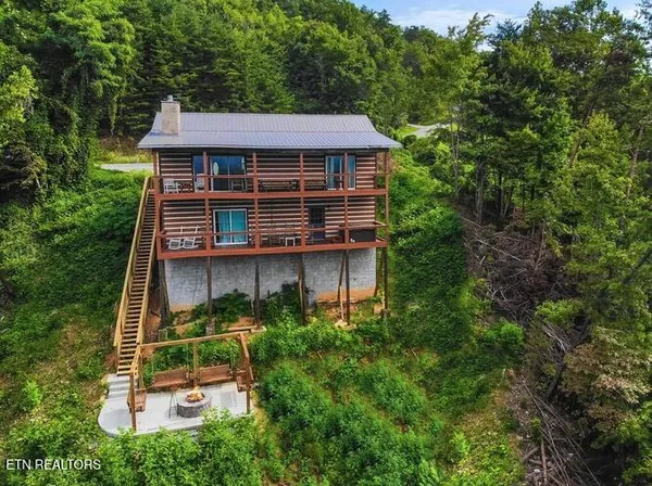 $975,000 | 2037 McCarter Drive, Sevierville, TN 37862