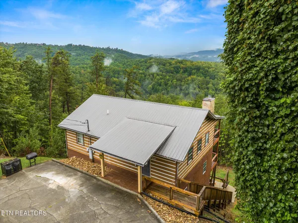 $975,000 | 2037 McCarter Drive, Sevierville, TN 37862