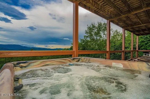 $975,000 | 2037 McCarter Drive, Sevierville, TN 37862