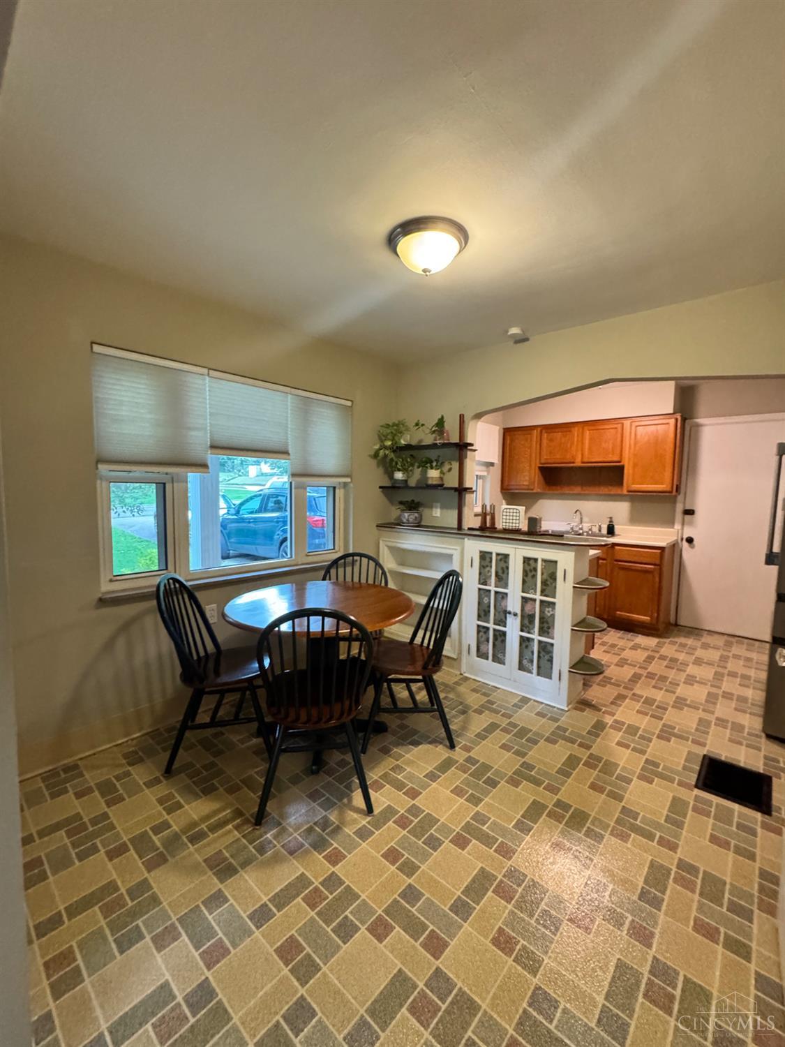 1908 Adams Road Cincinnati, OH 45231 - Photo 12 of 37 Gallery Image 12