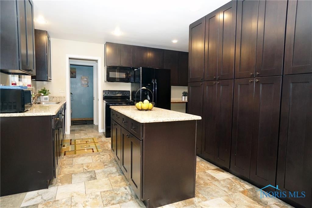 2021 Cass Road Toledo, OH 43614 - Photo 14 of 36 Gallery Image 14