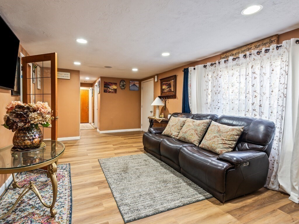 29 Passway 5 Worcester, MA 01602 - Photo 5 of 41