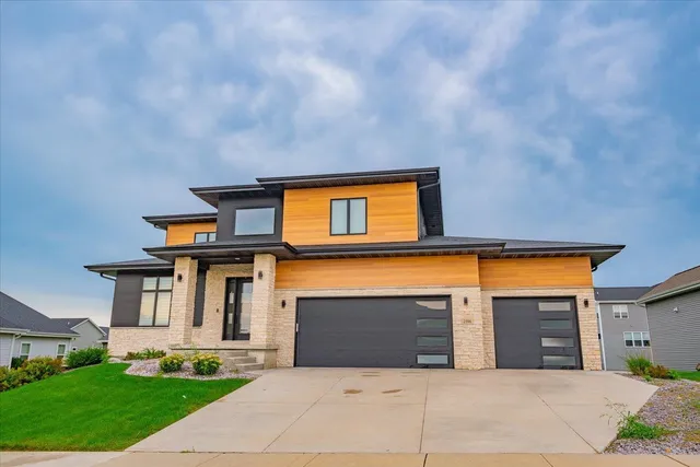 $1,249,000 | 2596 Fahey Glen, Fitchburg, WI 53711