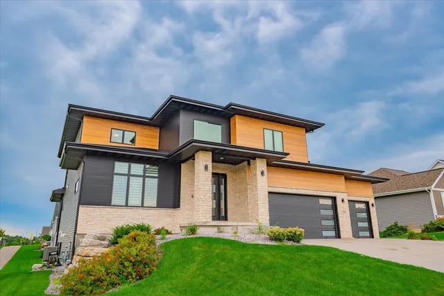 $1,249,000 | 2596 Fahey Glen, Fitchburg, WI 53711