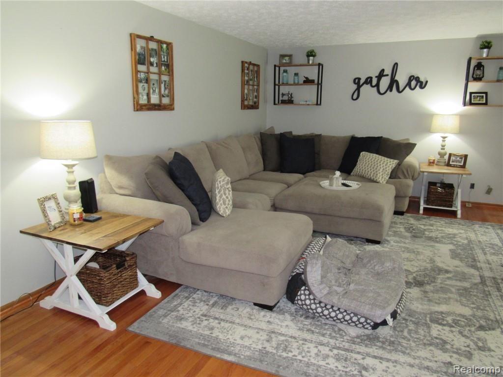 2862 County Farm Road Howell, MI 48843 - Photo 6 of 30 IMG_2369.JPG