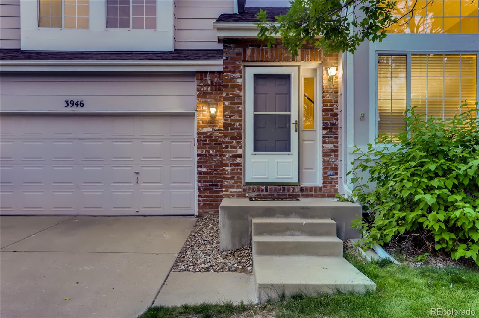 3946 Garnet Lane Highlands Ranch, CO 80126 - Photo 3 of 40 Gallery Image 3