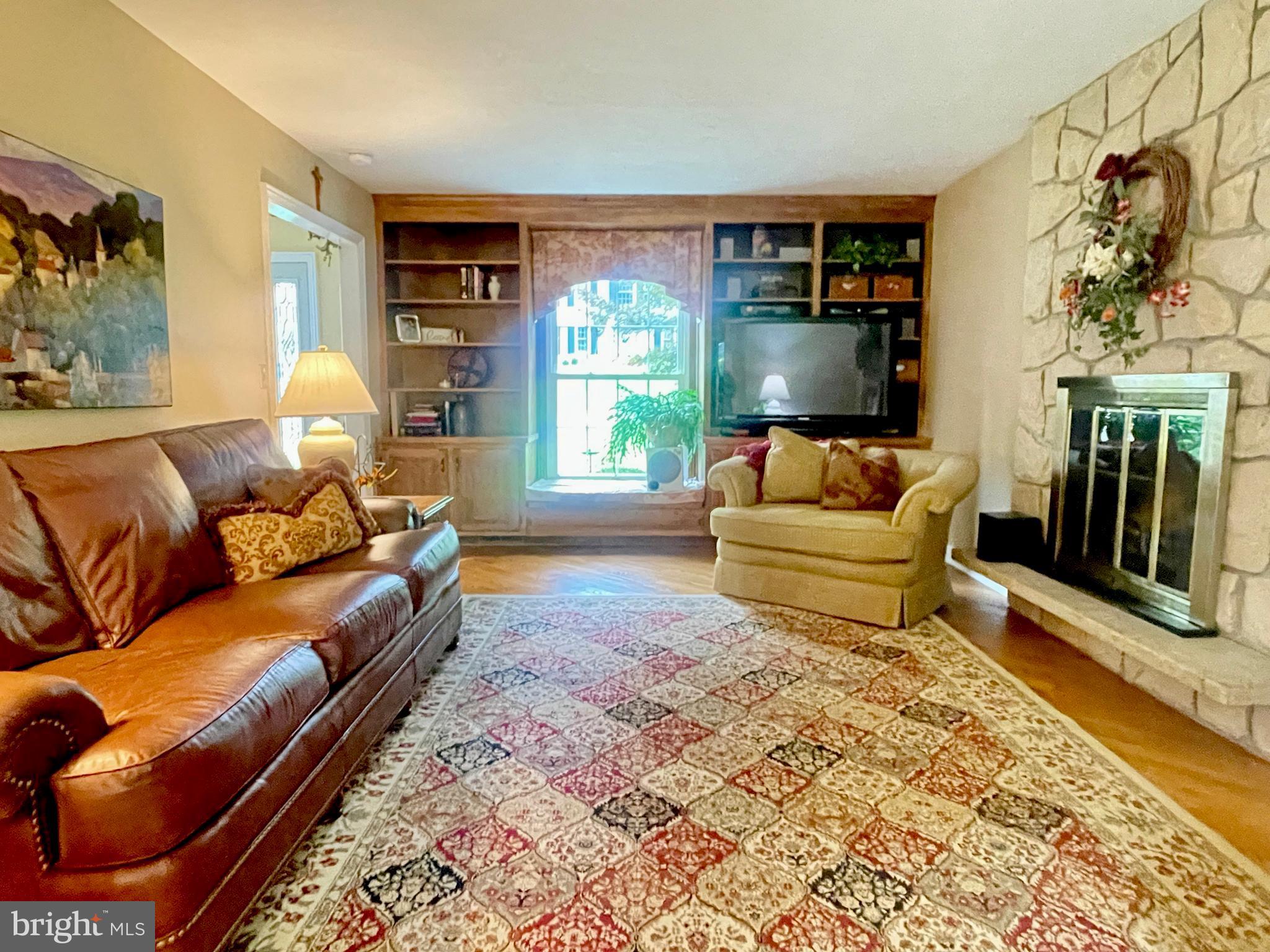 15121 Trail Ridge Road Southwest Cumberland, MD 21502 - Photo 30 of 120 CUSTOM BUILT-INS, BENCH AND CORNICE