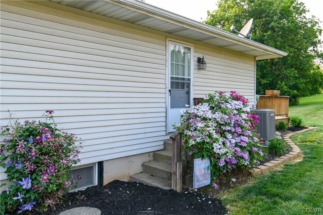 121 Gallagher Road Whitehall, PA 18052 - Photo 4 of 24 Gallery Image 4