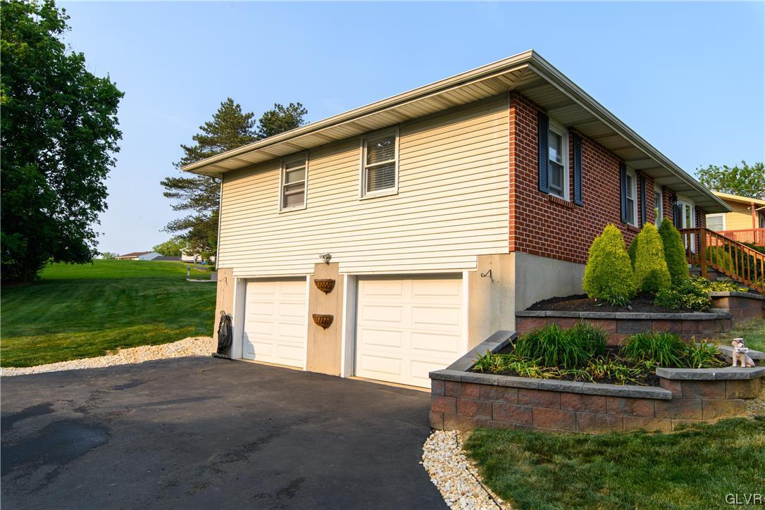 121 Gallagher Road Whitehall, PA 18052 - Photo 5 of 24 2 Car Garage