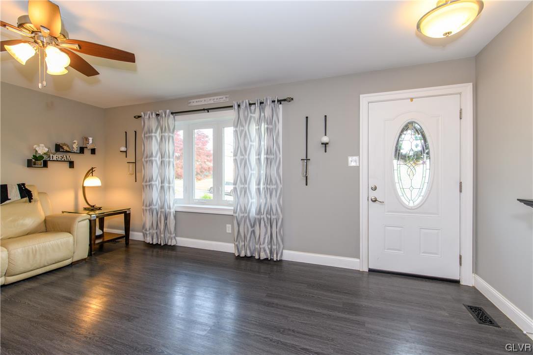 121 Gallagher Road Whitehall, PA 18052 - Photo 8 of 24 Living room