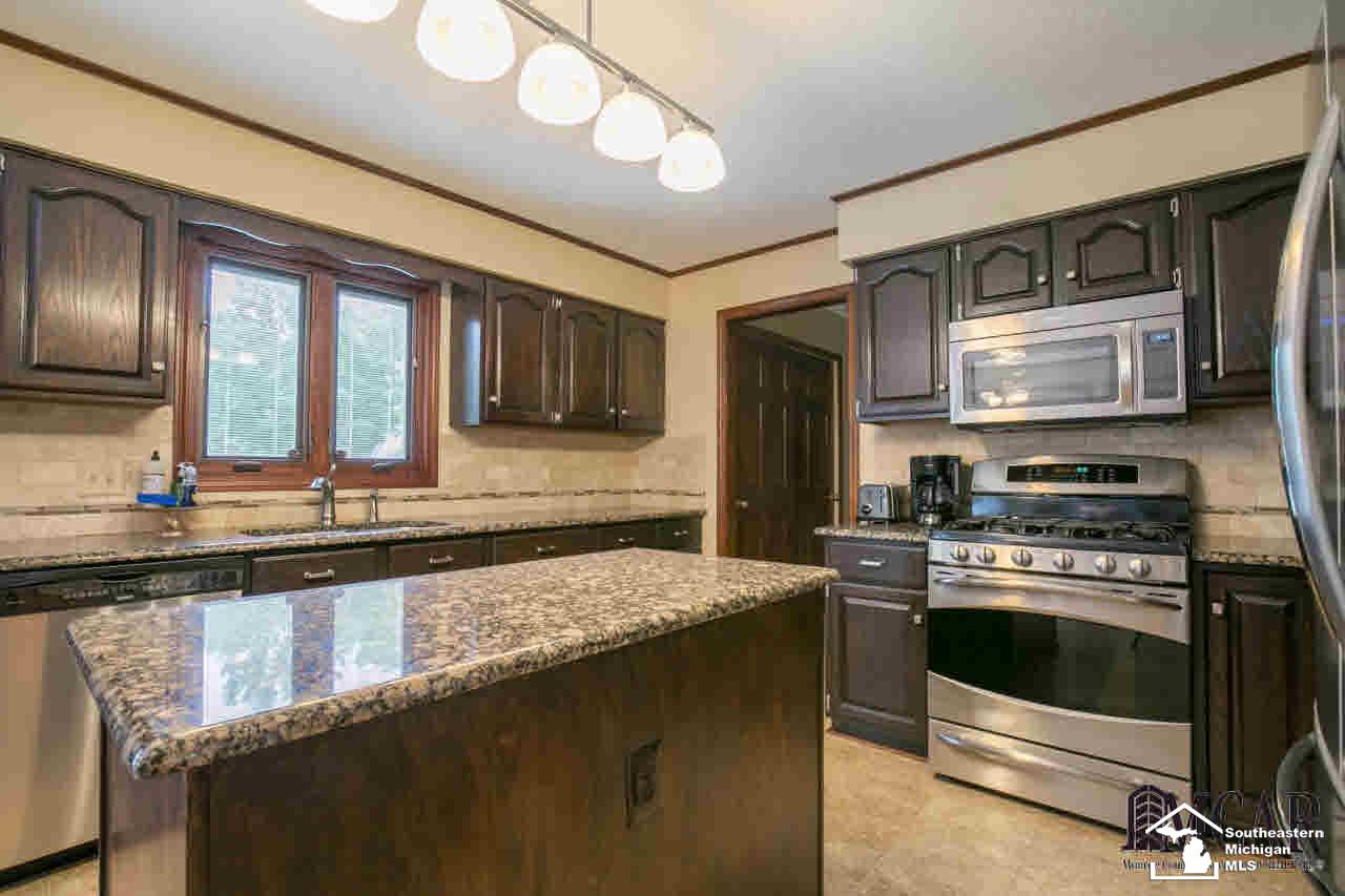 8354 Jackman Road Temperance, MI 48182 - Photo 14 of 42 21348285-13.JPG