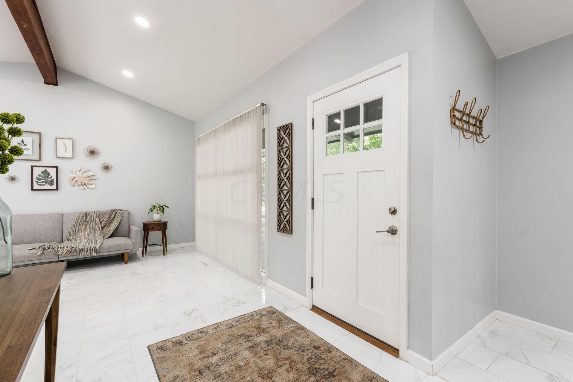 3495 Fishinger Road Columbus, OH 43221 - Photo 5 of 55 Entry