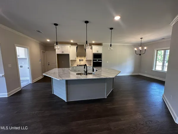 $559,000 | 410 Poplar Lane, Holly Springs, MS 38635