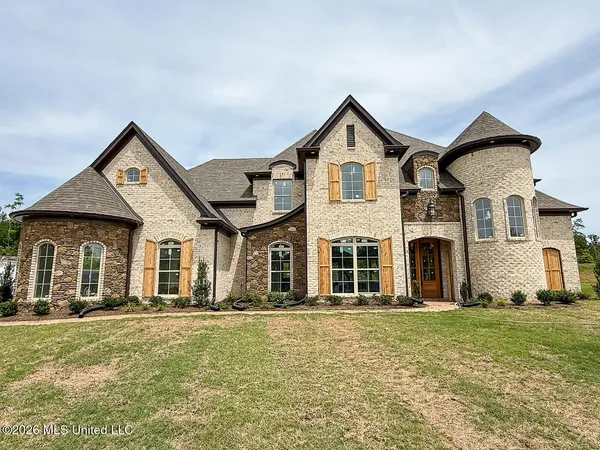 $559,000 | 410 Poplar Lane, Holly Springs, MS 38635