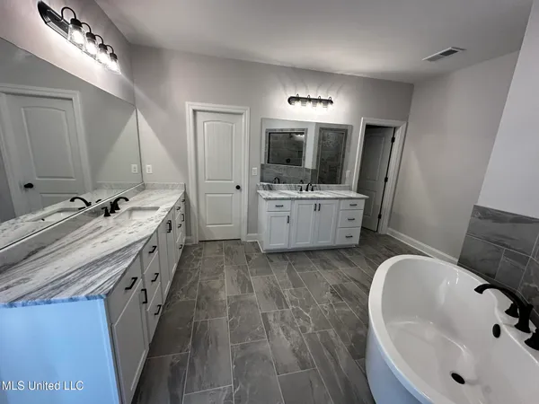 $559,000 | 410 Poplar Lane, Holly Springs, MS 38635