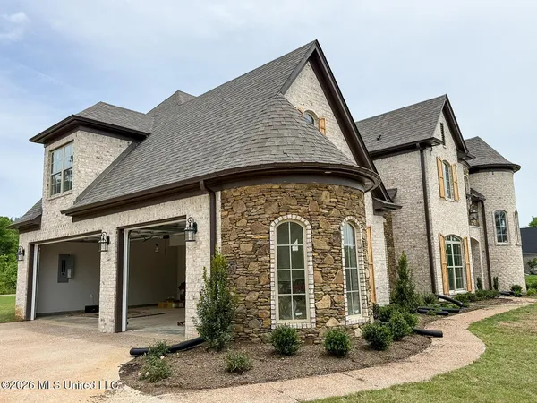 $559,000 | 410 Poplar Lane, Holly Springs, MS 38635