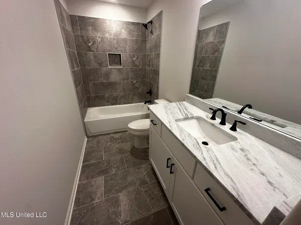 $559,000 | 410 Poplar Lane, Holly Springs, MS 38635