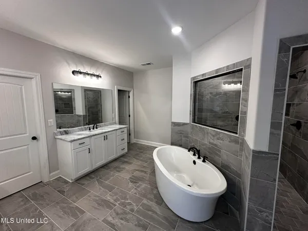 $559,000 | 410 Poplar Lane, Holly Springs, MS 38635