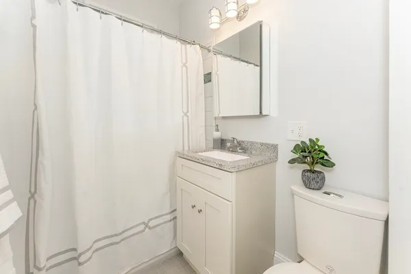 $4,400 | 172 Boylston Street, Unit 2, Boston, MA 02130