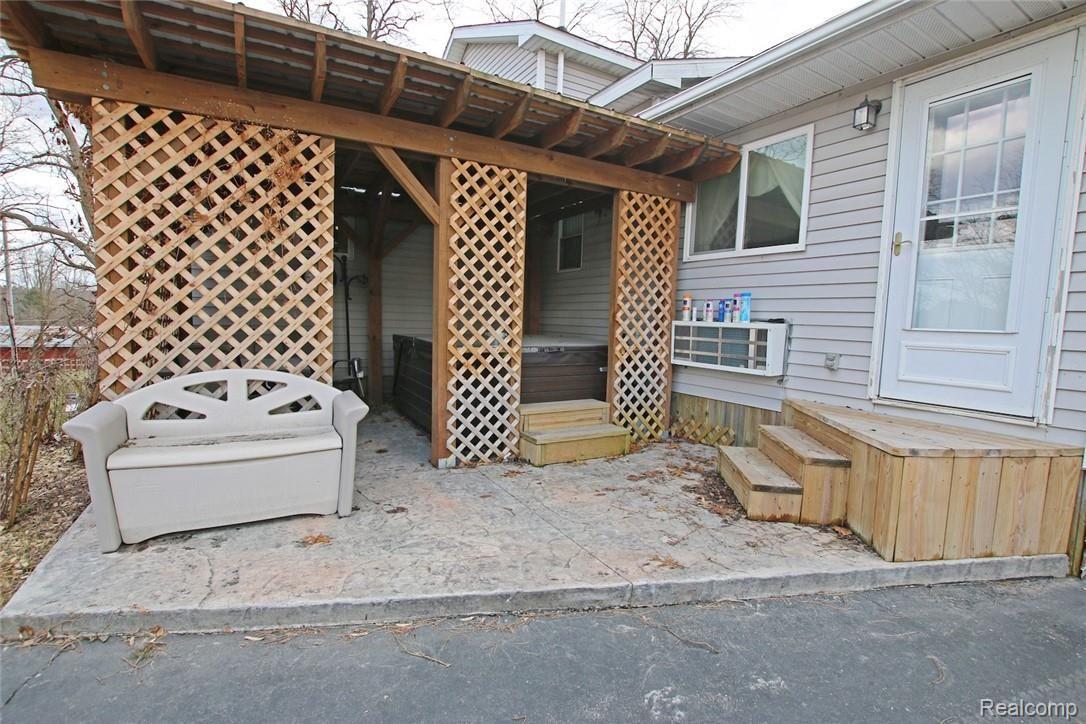 11413 Kipp Road Goodrich, MI 48438 - Photo 41 of 47 41) Back Patio.jpg