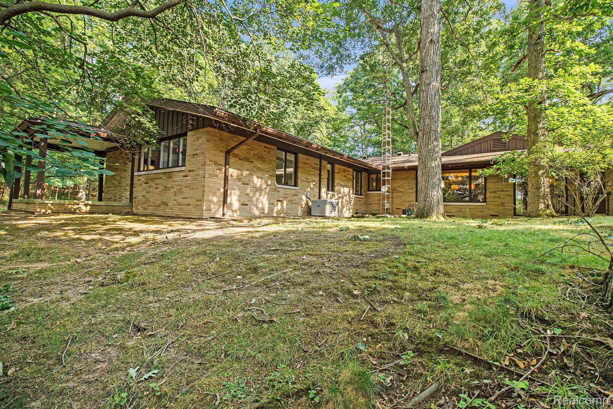 220 Thompson Street Howell, MI 48843 - Photo 9 of 49 Gallery Image 9