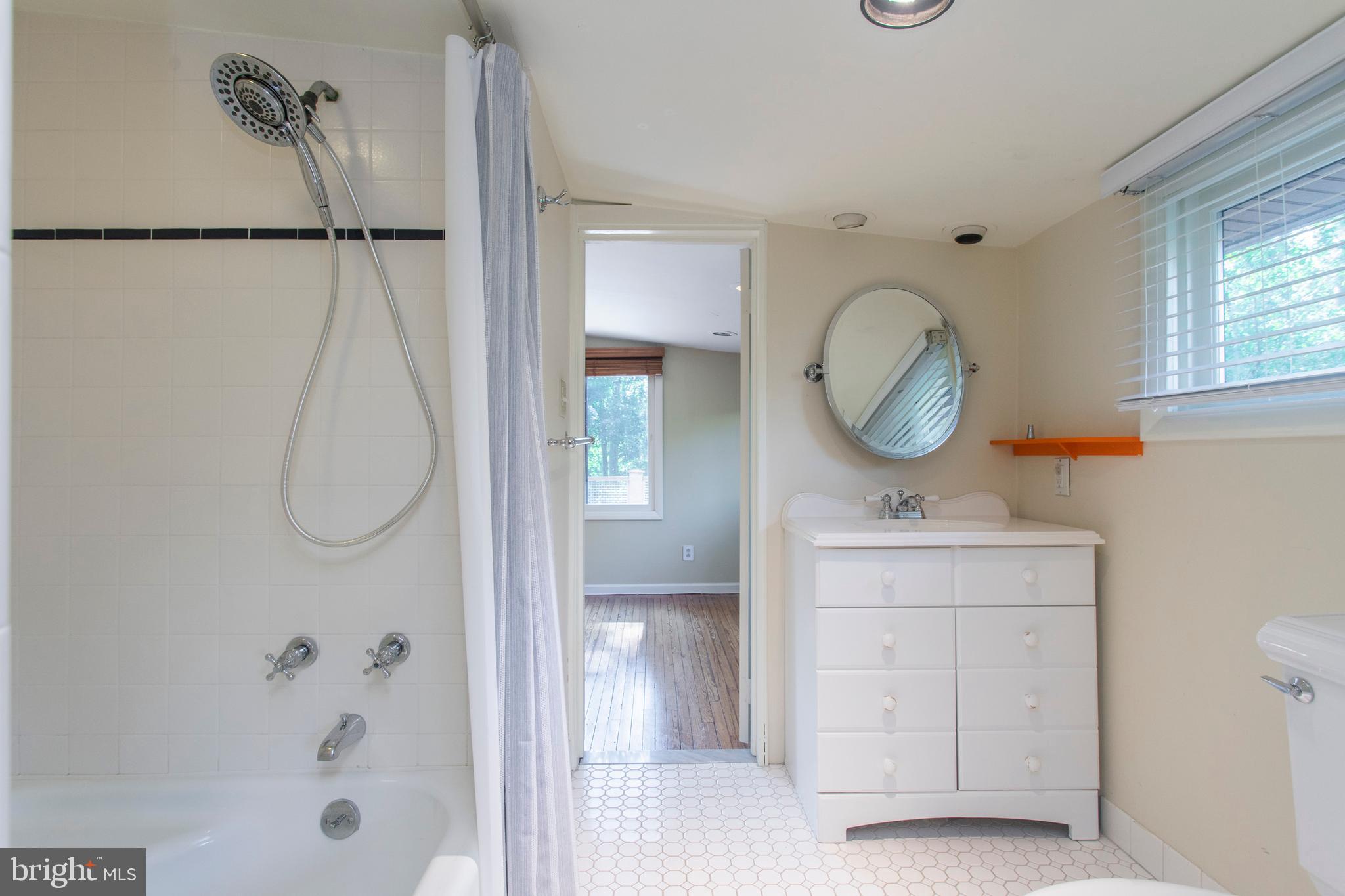 23 Dunminning Road Newtown Square, PA 19073 - Photo 11 of 19 Second full bathroom