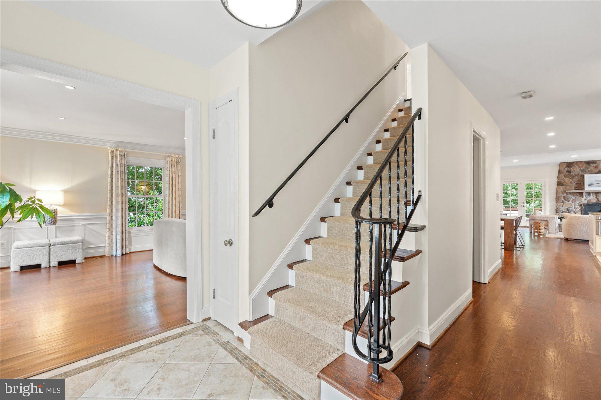 301 Columbia Road Alexandria, VA 22302 - Photo 31 of 82 Foyer