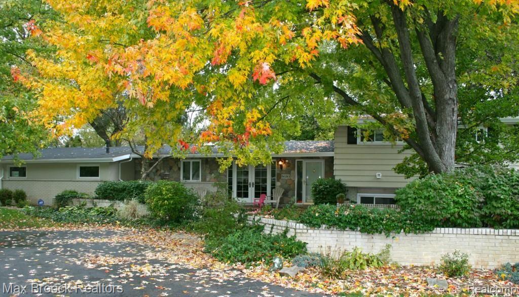 5630 Roundhill Road Bloomfield Hills, MI 48301 - Photo 2 of 23 2.JPG