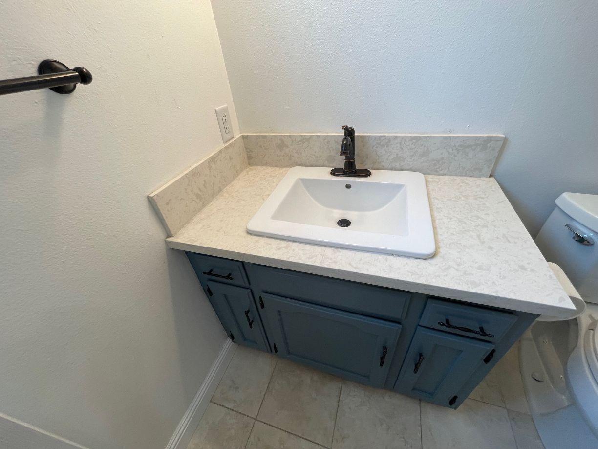 25187 Auberry Road Clovis, CA 93619 - Photo 22 of 58 a bathroom with a sink and a mirror