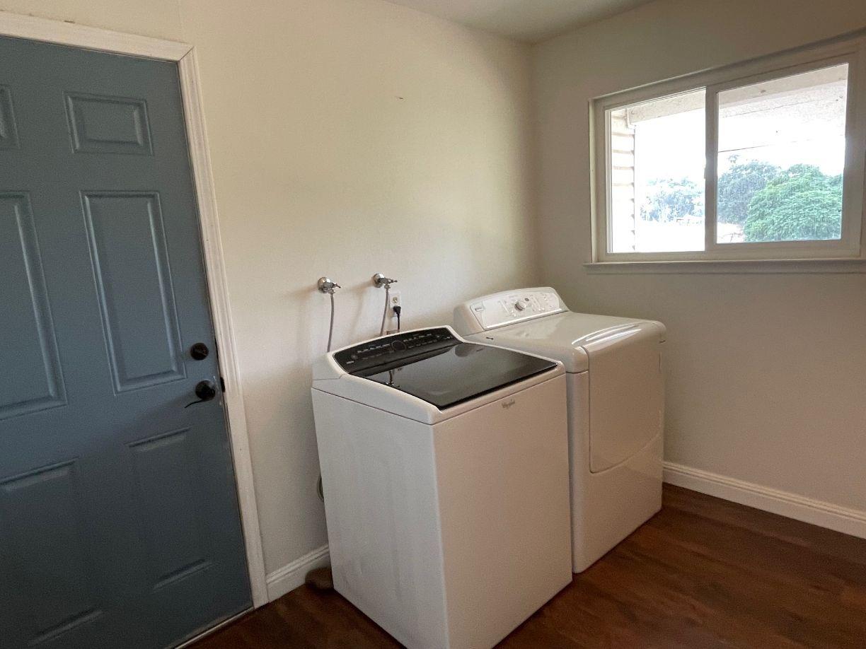 25187 Auberry Road Clovis, CA 93619 - Photo 28 of 58 a utility room with dryer and washer