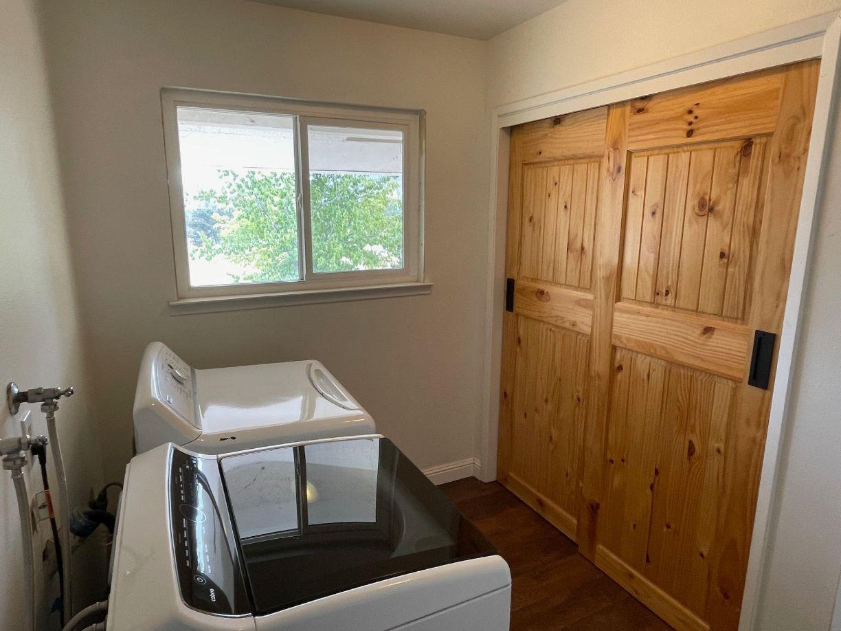 25187 Auberry Road Clovis, CA 93619 - Photo 29 of 58 a room with wooden floor and furniture