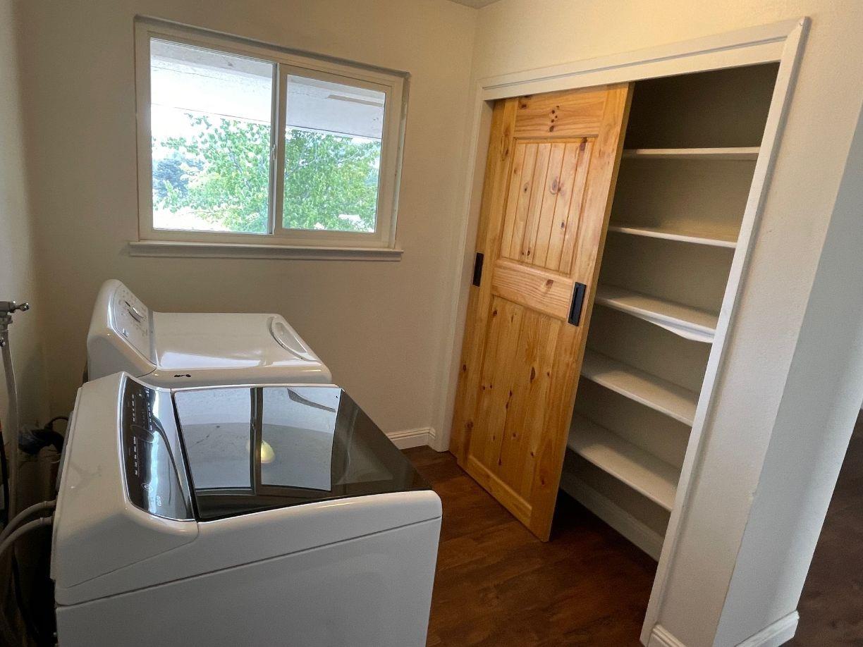 25187 Auberry Road Clovis, CA 93619 - Photo 30 of 58 a room with a chair and a window