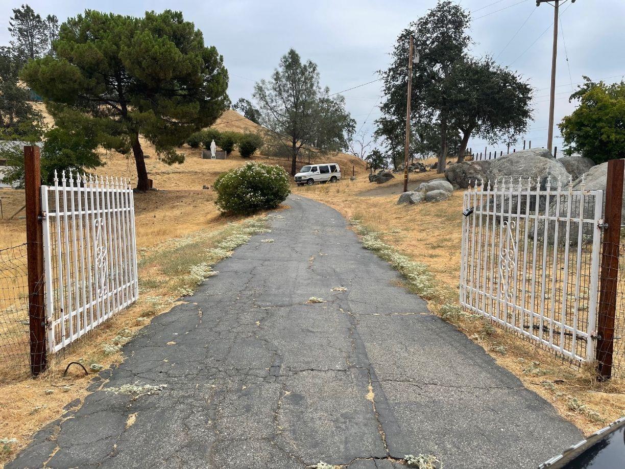 25187 Auberry Road Clovis, CA 93619 - Photo 4 of 58