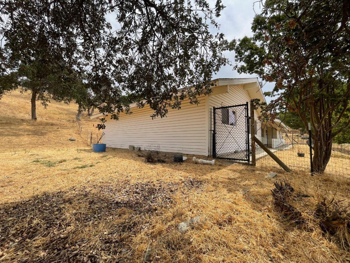 25187 Auberry Road Clovis, CA 93619 - Photo 42 of 58 a view of a backyard of the house