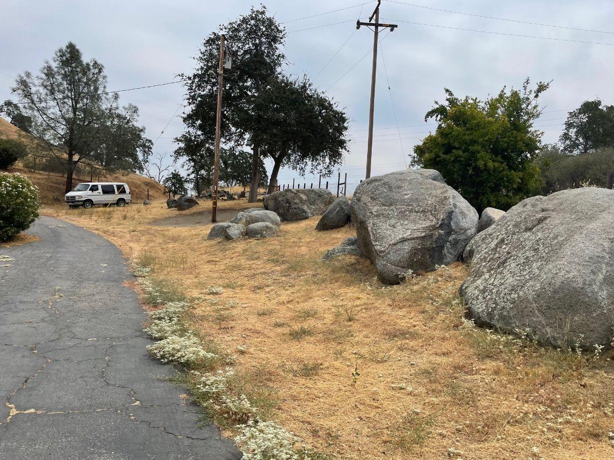 25187 Auberry Road Clovis, CA 93619 - Photo 5 of 58 a view of yard with car parked