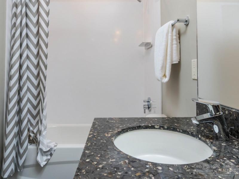 19134 Gateway Loop Bend, OR 97702 - Photo 18 of 25 Additional Photo