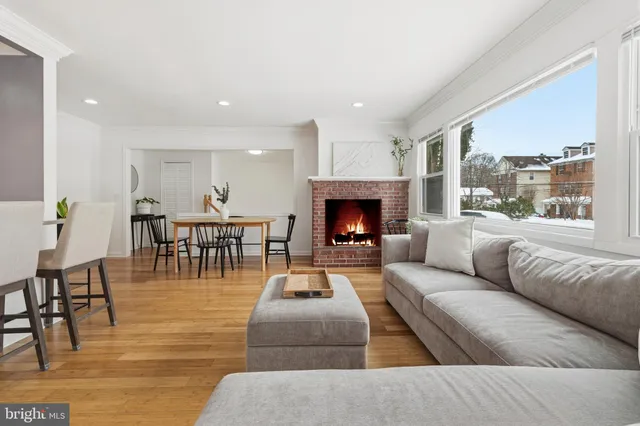 $569,000 | 2914 Douglas Street, Alexandria, VA 22306